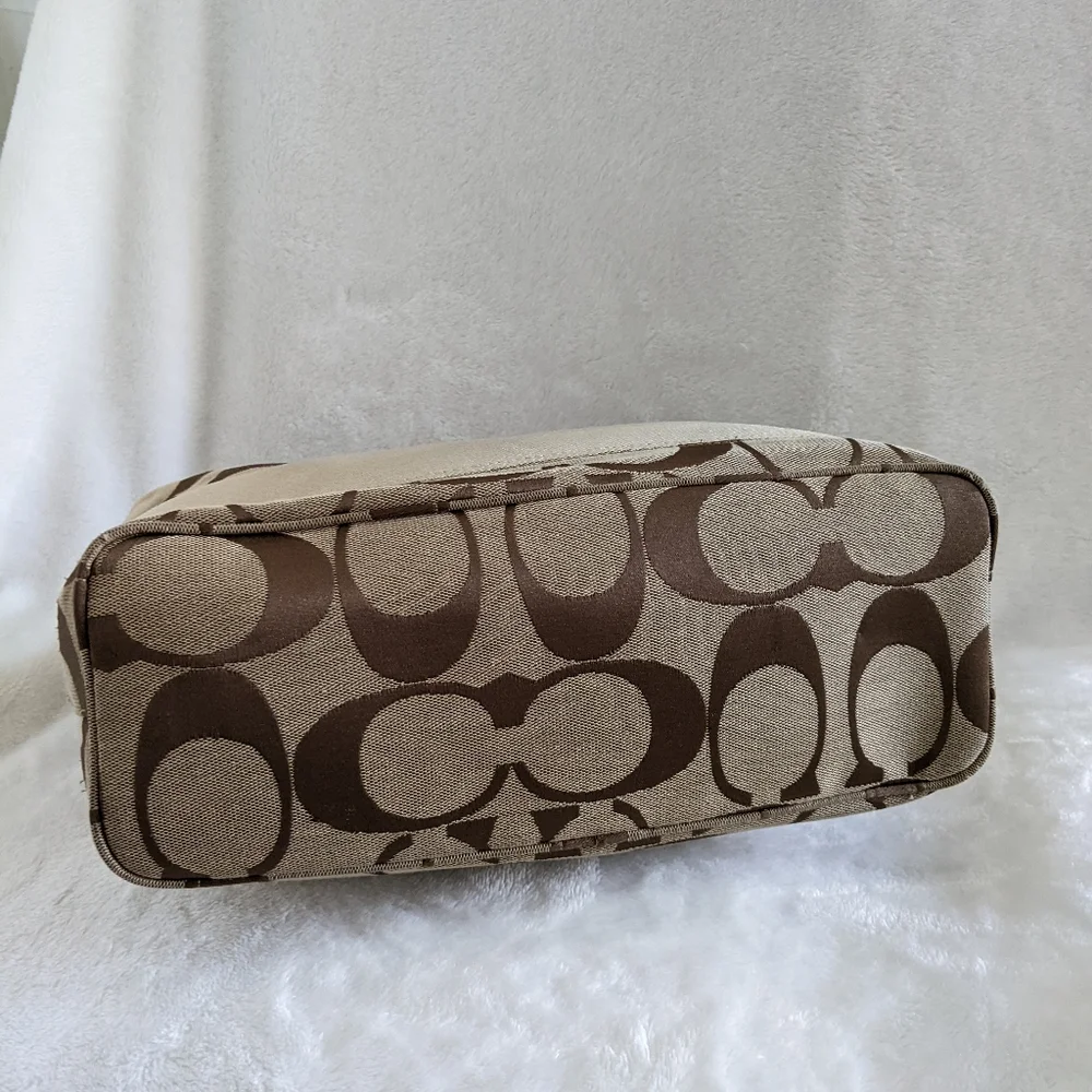 Coach Signature Hand bag - Picture 8 of 16